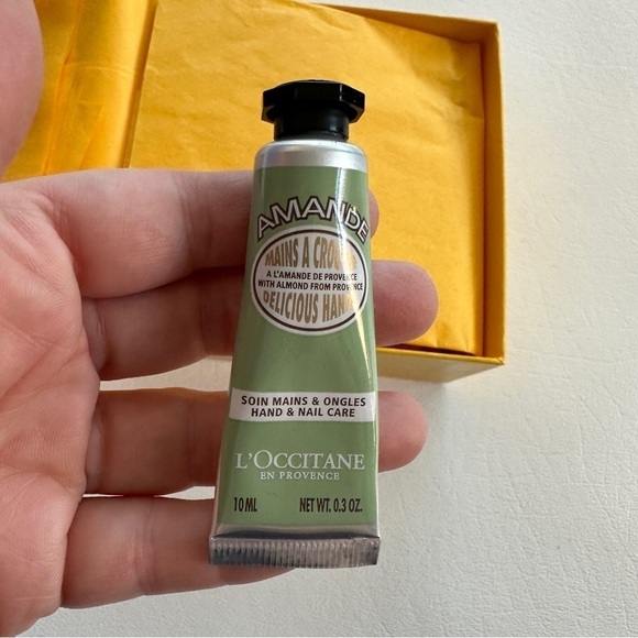 L’Occitane 3 Piece Skincare Bundle with Gift Box - Picture 6 of 8